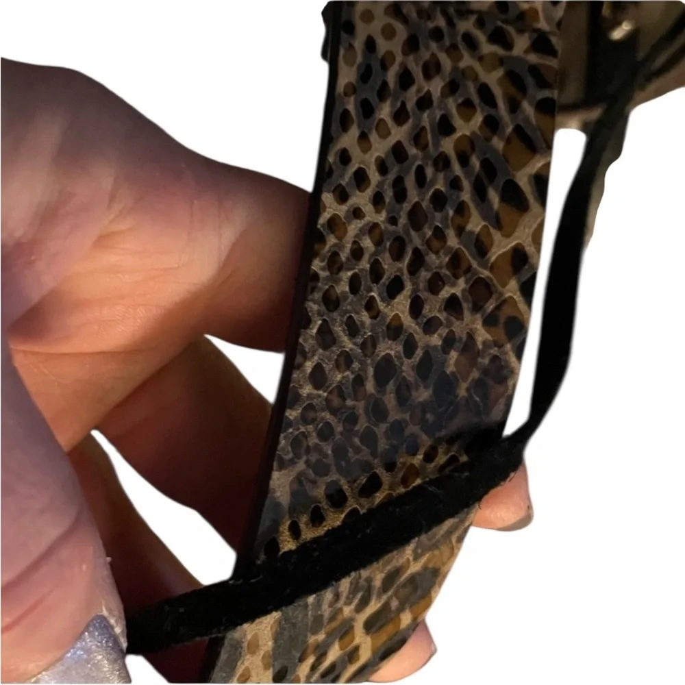 Guess Genuine Leather animal print size 1.5” silver hardware G w/rhinestones